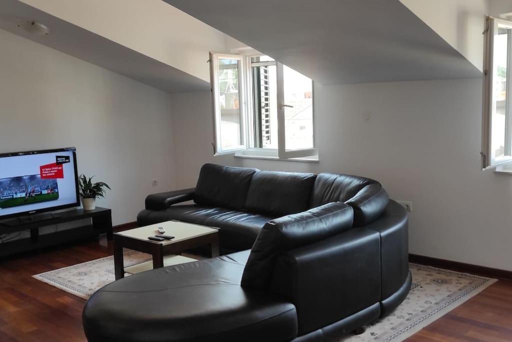 Luxury City Centre Apartment With Stunning View Omiš Buitenkant foto