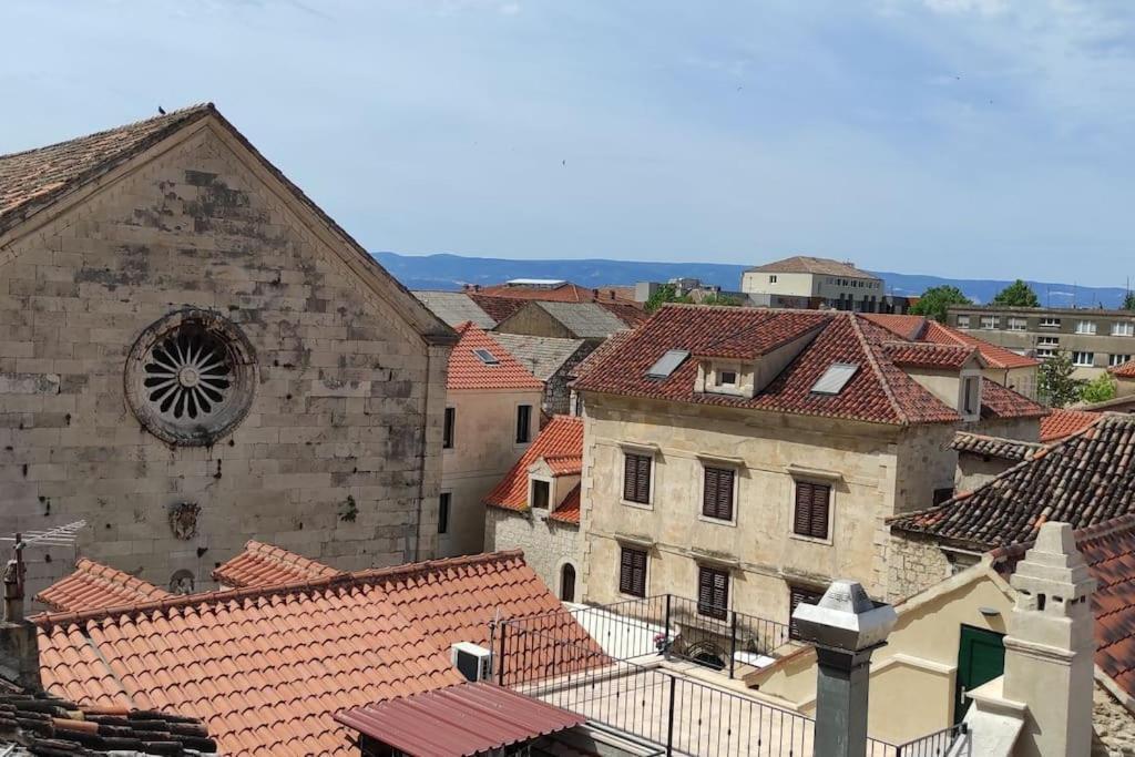 Luxury City Centre Apartment With Stunning View Omiš Buitenkant foto