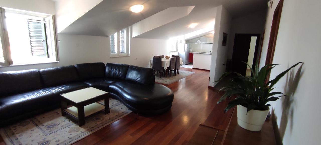 Luxury City Centre Apartment With Stunning View Omiš Buitenkant foto