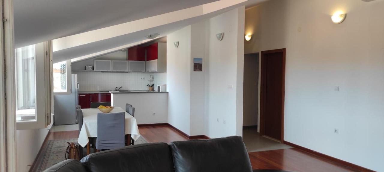 Luxury City Centre Apartment With Stunning View Omiš Buitenkant foto