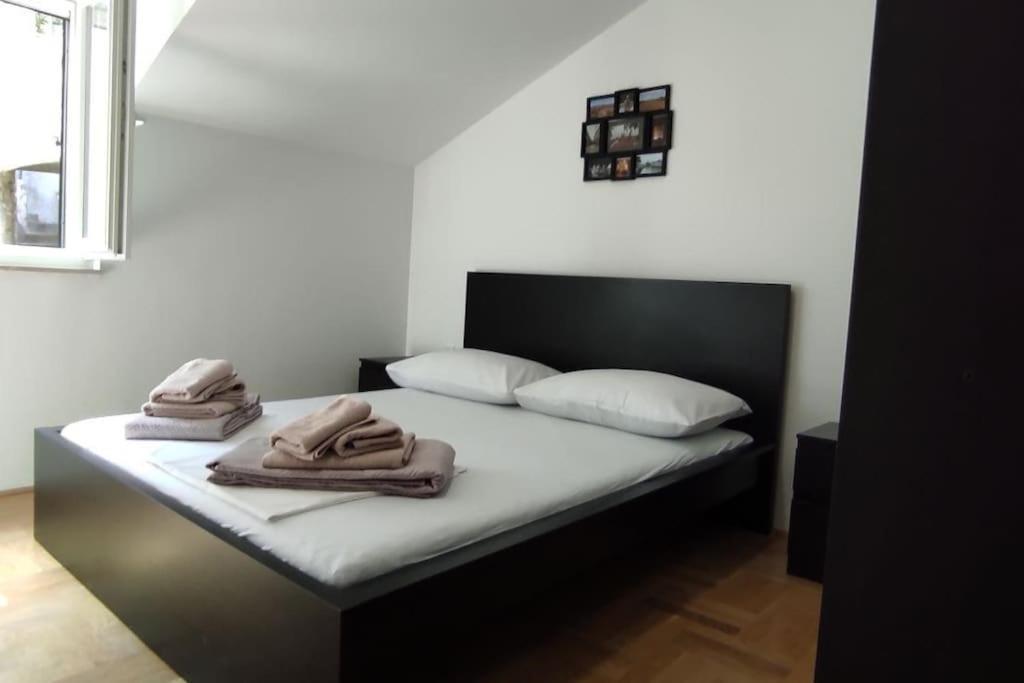 Luxury City Centre Apartment With Stunning View Omiš Buitenkant foto