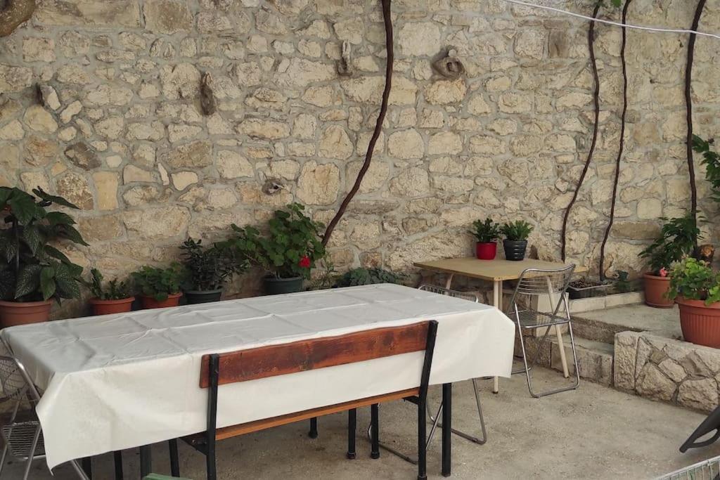 Luxury City Centre Apartment With Stunning View Omiš Buitenkant foto