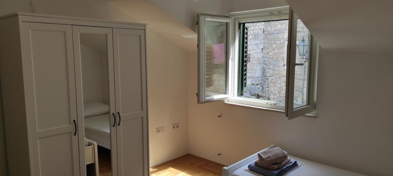 Luxury City Centre Apartment With Stunning View Omiš Buitenkant foto