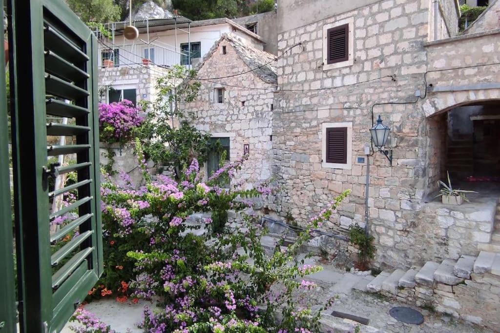 Luxury City Centre Apartment With Stunning View Omiš Buitenkant foto