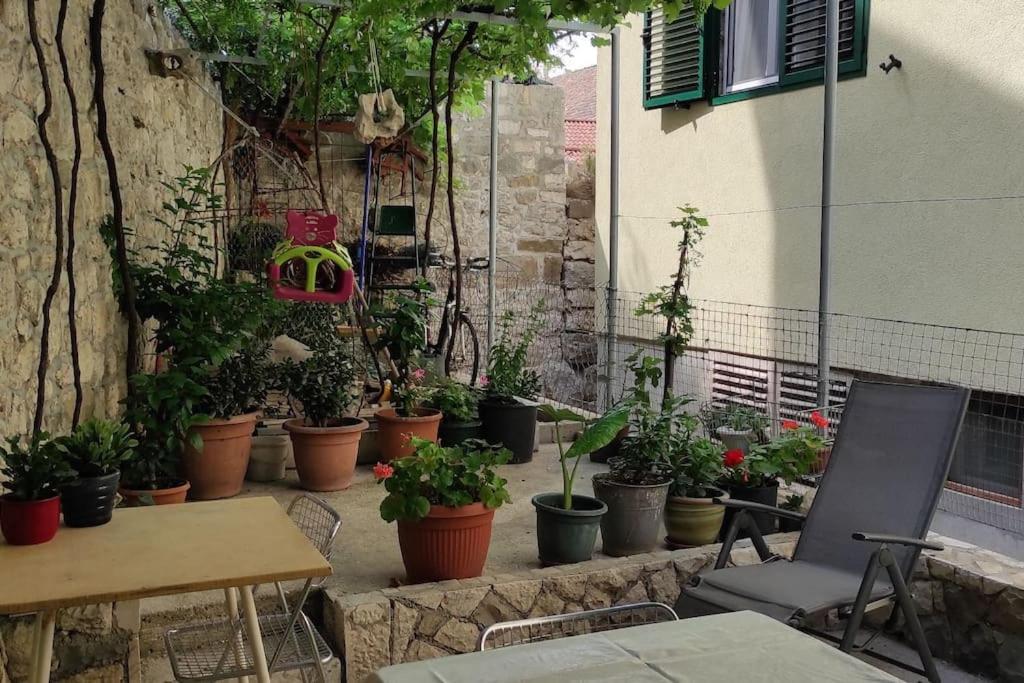 Luxury City Centre Apartment With Stunning View Omiš Buitenkant foto
