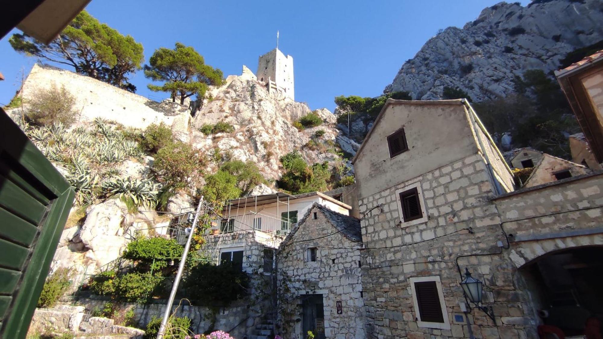 Luxury City Centre Apartment With Stunning View Omiš Buitenkant foto